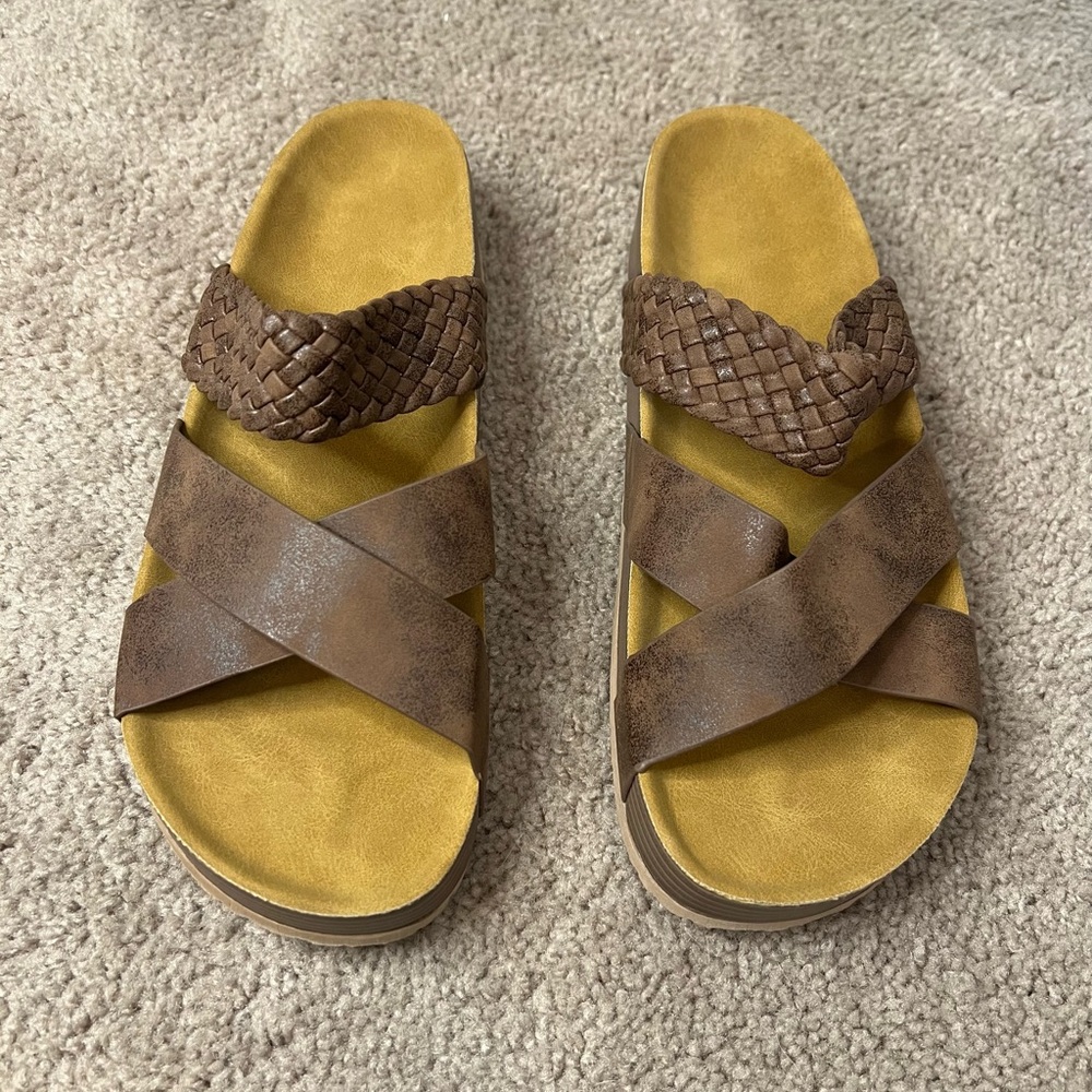 Amazon Women’s Brown Braided & Crisscross Slide Sandals with Mustard Footbed
